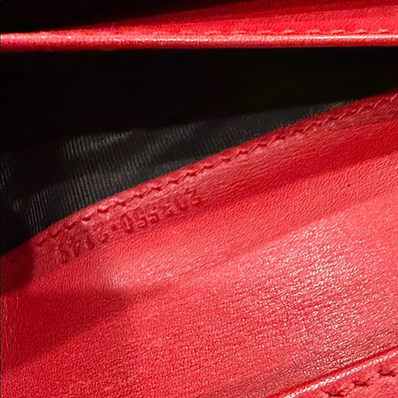 Gucci red patent leather wallet heart closure - Picture 12 of 16